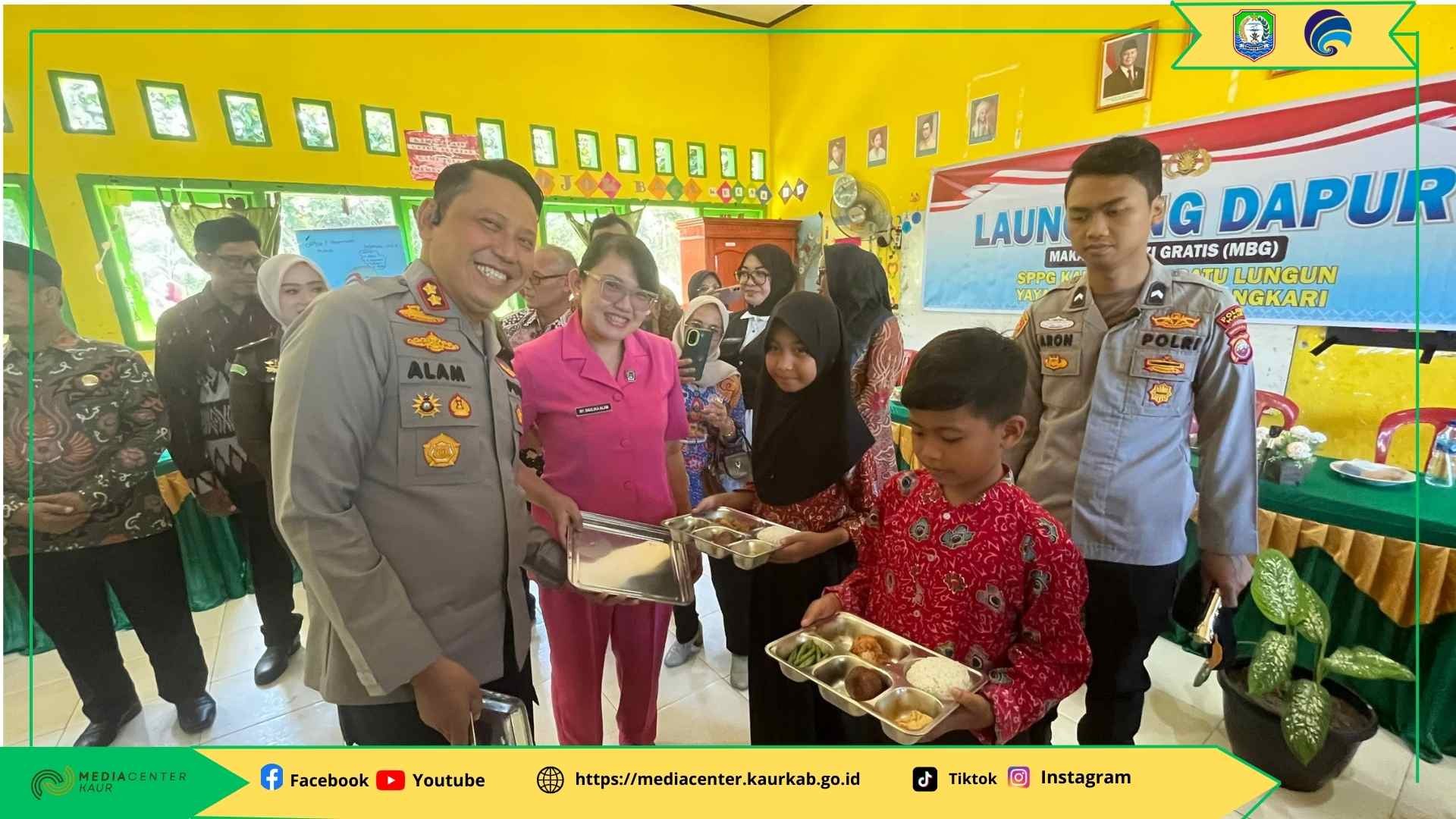 Launching MBG di SDN 34 Kaur, SPPG Polri Distribusikan 1.061 Porsi di Kecamatan Nasal
